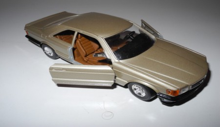 /products/burago-mercedes-500-sec-no-4/