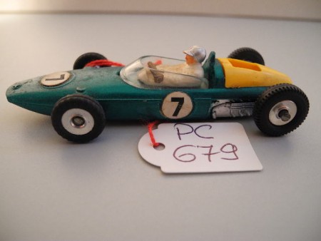 /products/dinky-toys-racing-car-no-679/